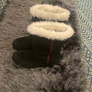 Women black winter boots with red pin stripe and white fur